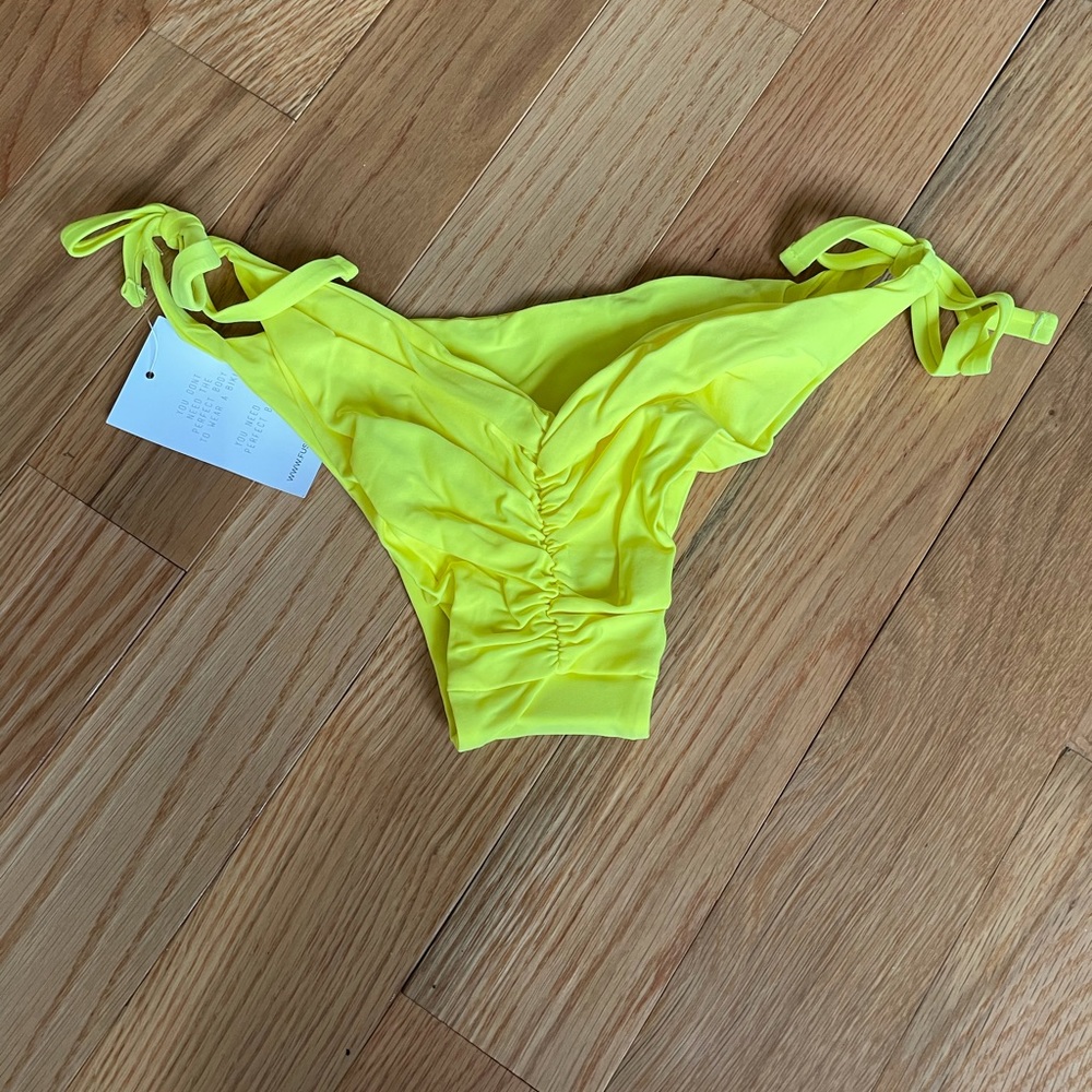 NWT Fused Hawaii Aloha bottom - medium